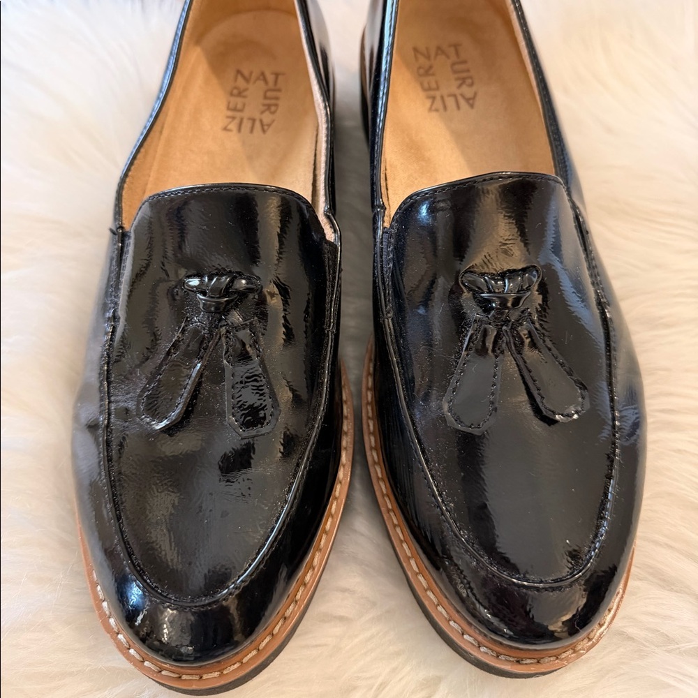 Black naturalizer coushioned loafer